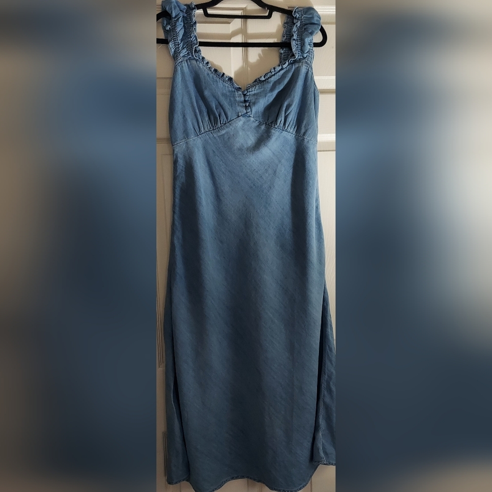 Ruffled Strap Midi Denim Dress. Size Medium.  D-600